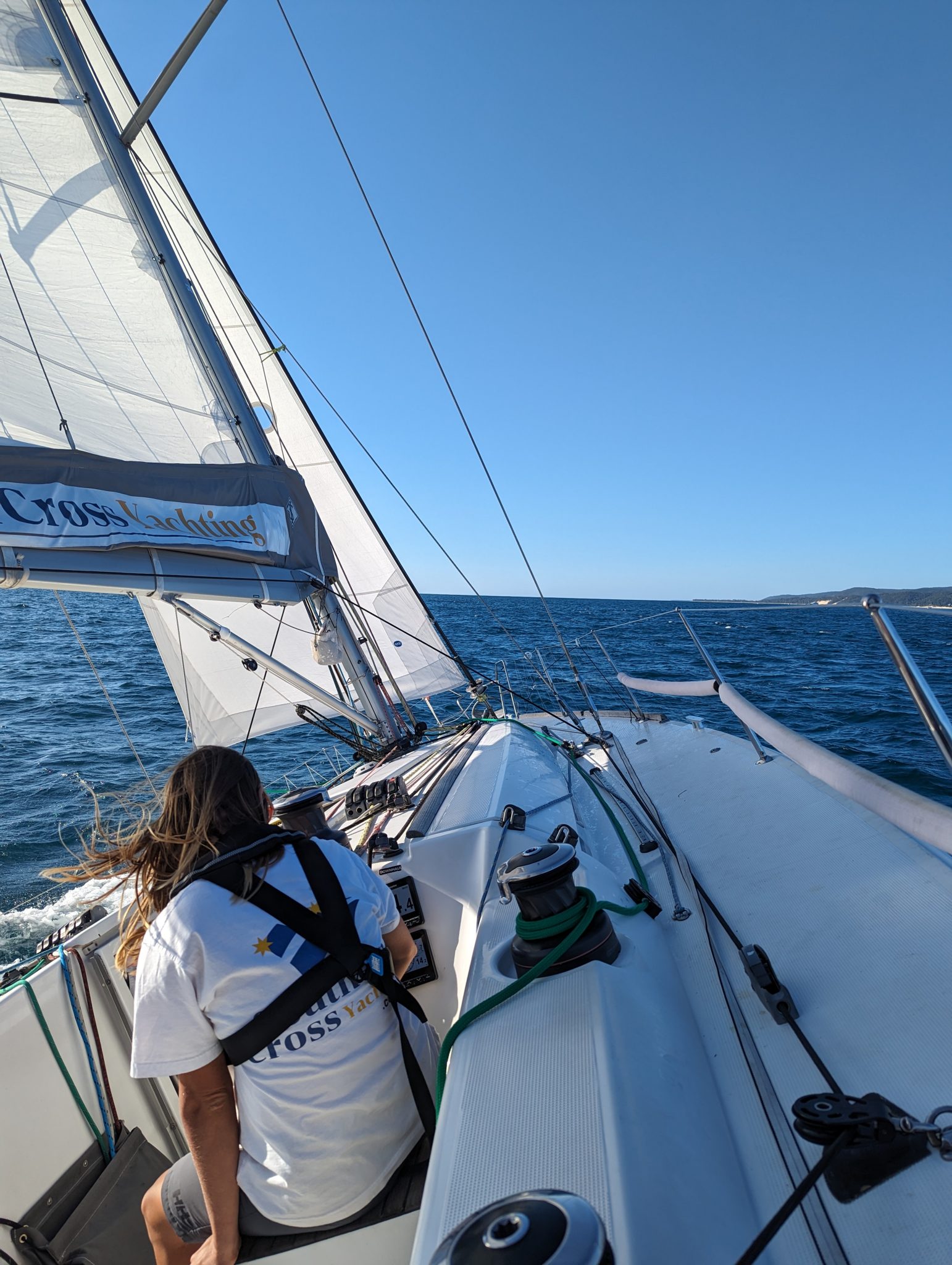 Sail boat at sea | Featured image for the Advanced Sailing Courses Page from Southern Cross Yachting.